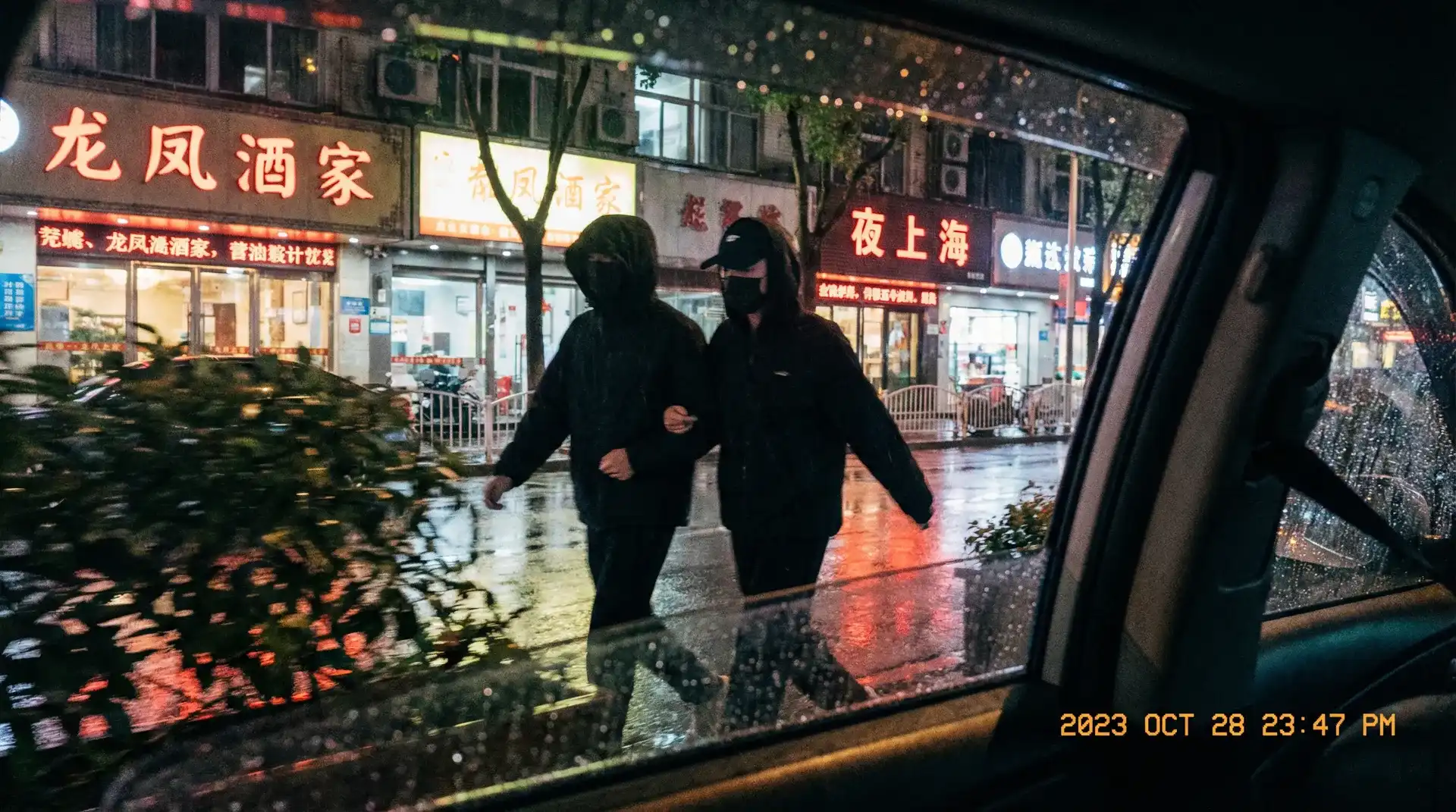 小视频 - 每日更新合集，发现更多精彩片段 - 顶流明星深夜密会现场抓拍照片